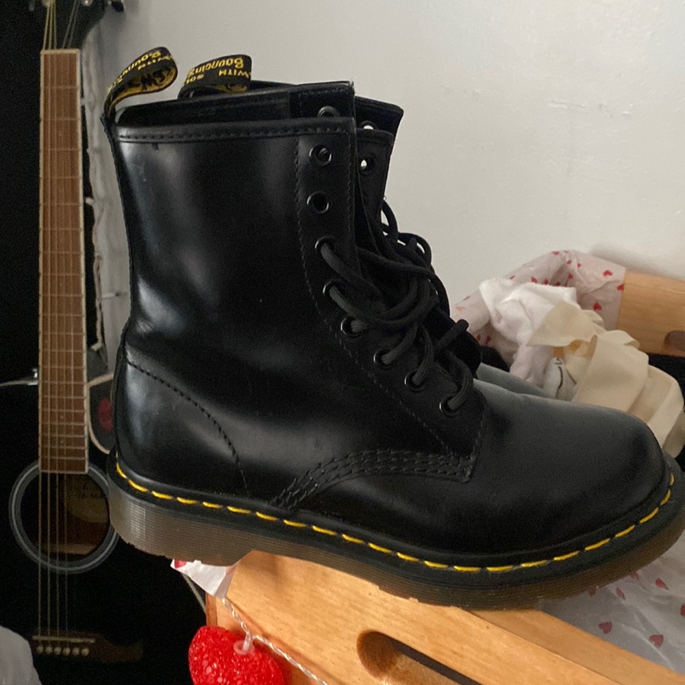Dr.Martens 1460 lace up leather boots !!!! Size 6 woman